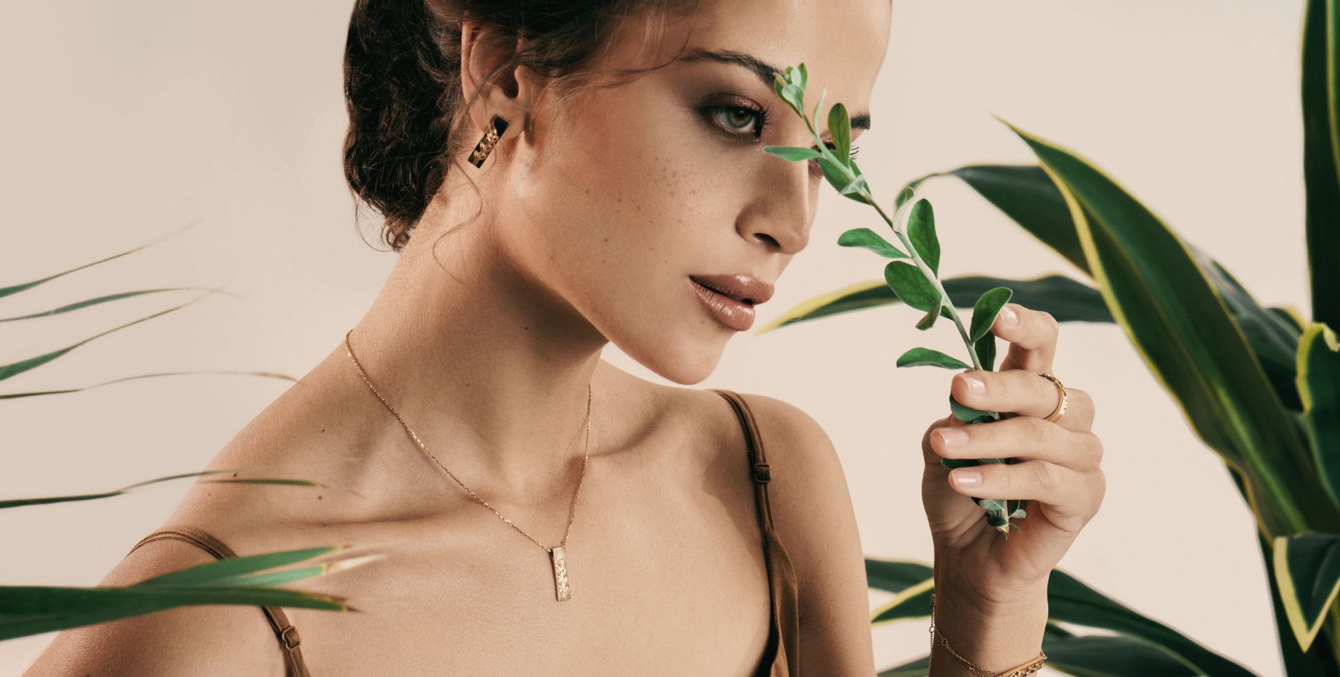 gifts for her, bracelets for girls, the jewelry stores, dubai jewelery brands