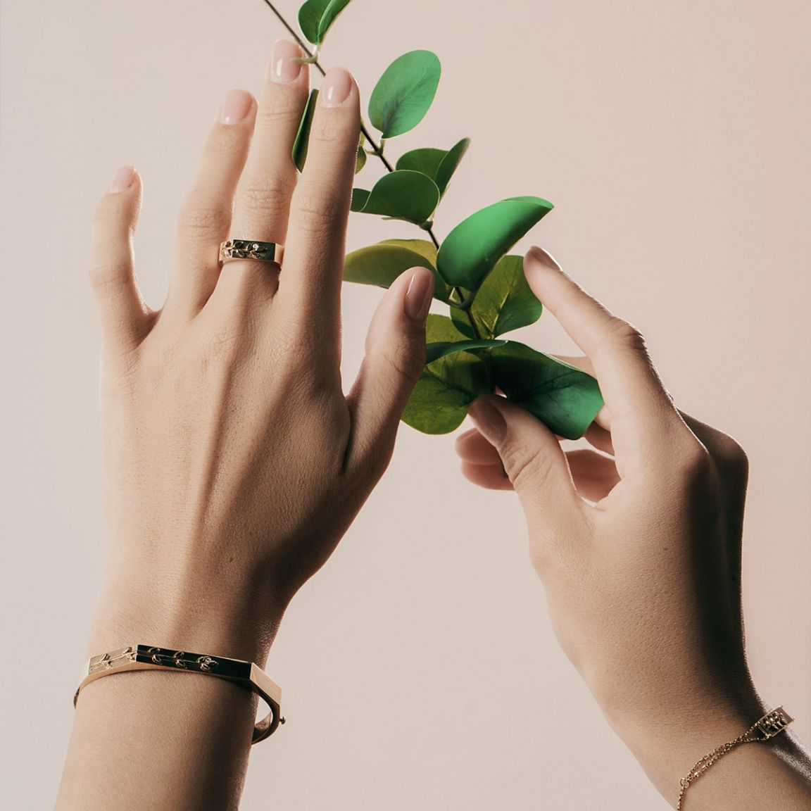 Leove Band Diamond Ring